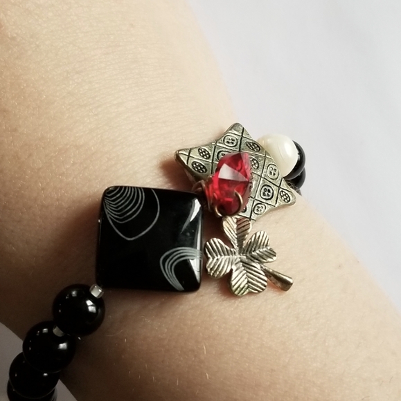 Handmade bracelet black silver red bead beaded shamrock 4 leaf clover - Picture 3 of 14